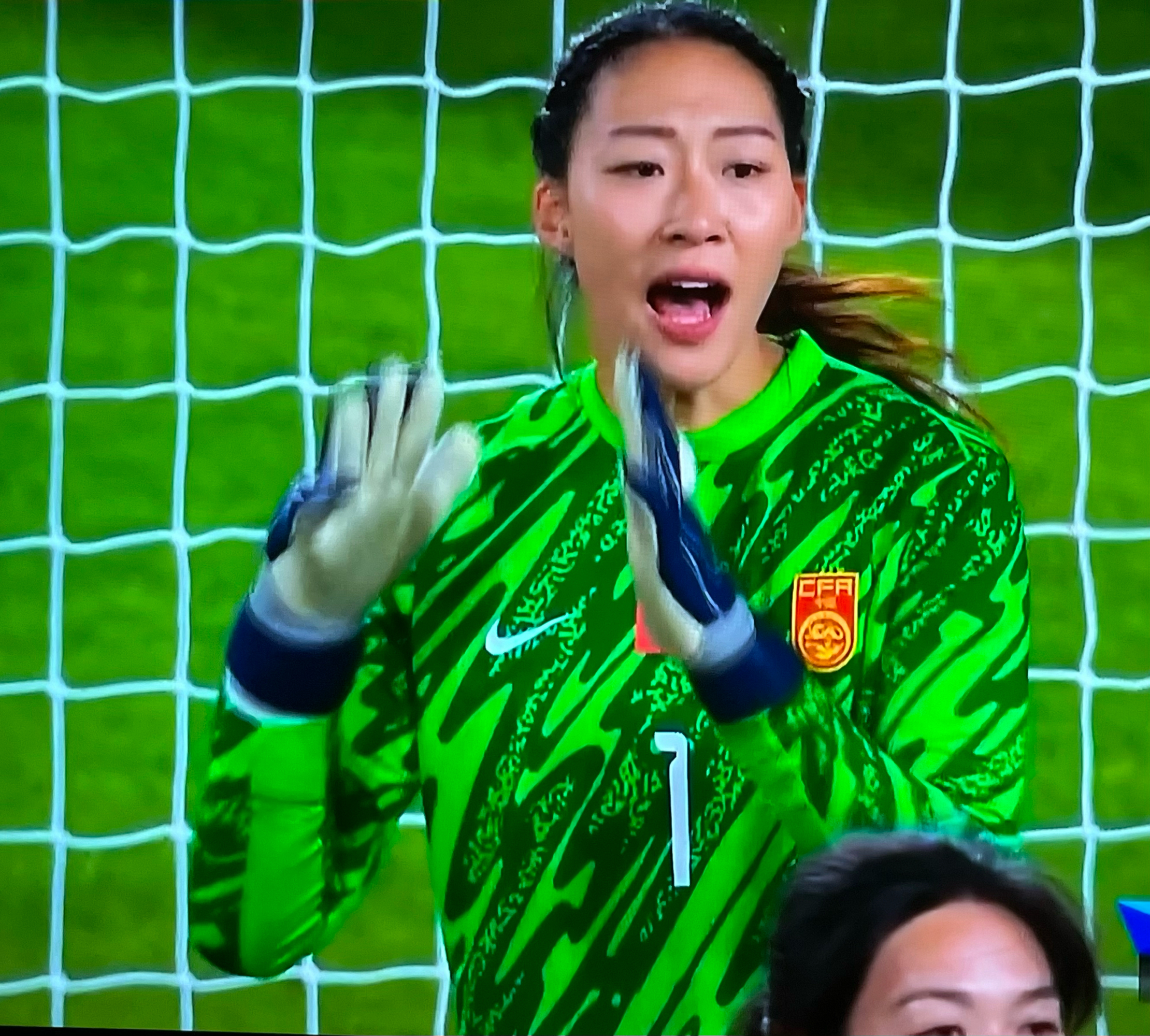 包含不惧强敌，中国女足傲视群雄，表现亮眼的词条