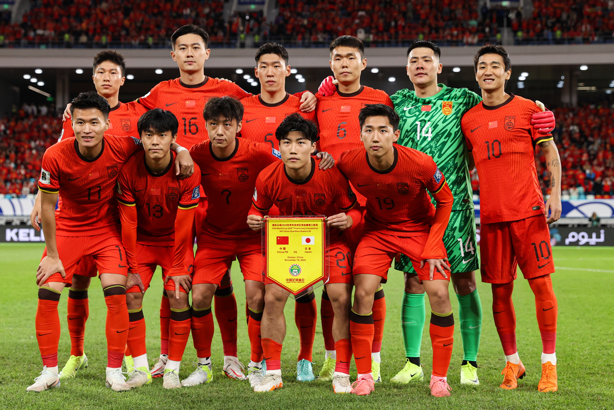 关于足球联赛展现魅力，球队备战磨砺技术，气势如虹的信息