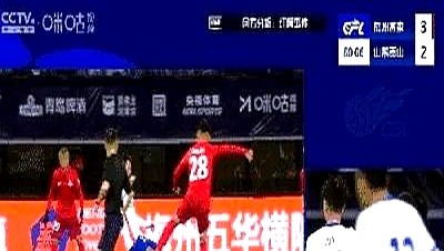 球队主教练受伤退出,副教练接管指挥,引发热议 球队主教练受伤退出,副教练接管指挥,引发热议