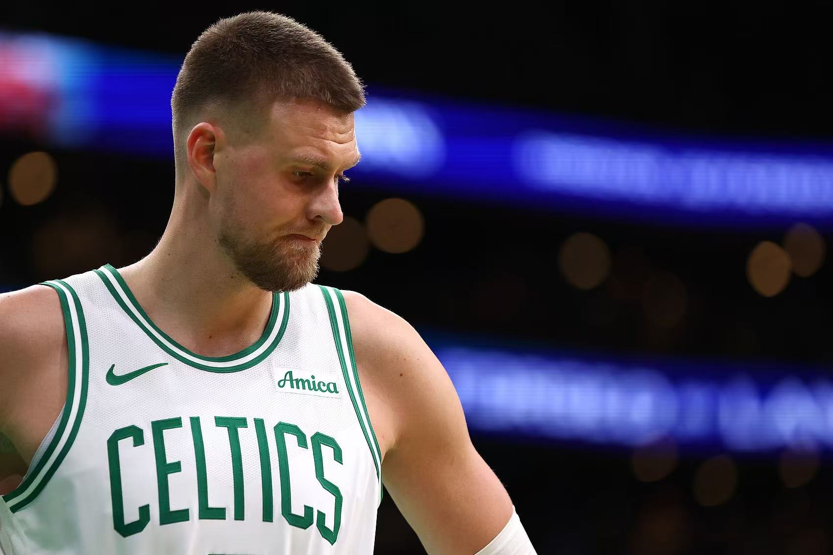 包含马刺绝地反击立陶宛男篮，波尔津吉斯统治全场的词条