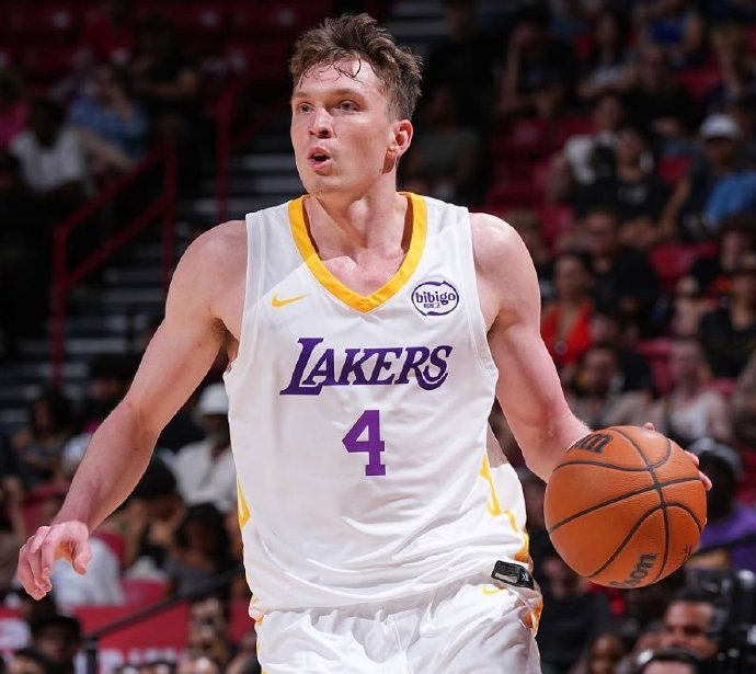 尼克斯横扫篮网,布克高光表现 尼克斯横扫篮网,布克高光表现