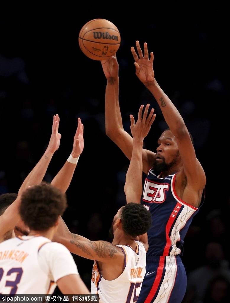 尼克斯横扫篮网,布克高光表现 尼克斯横扫篮网,布克高光表现