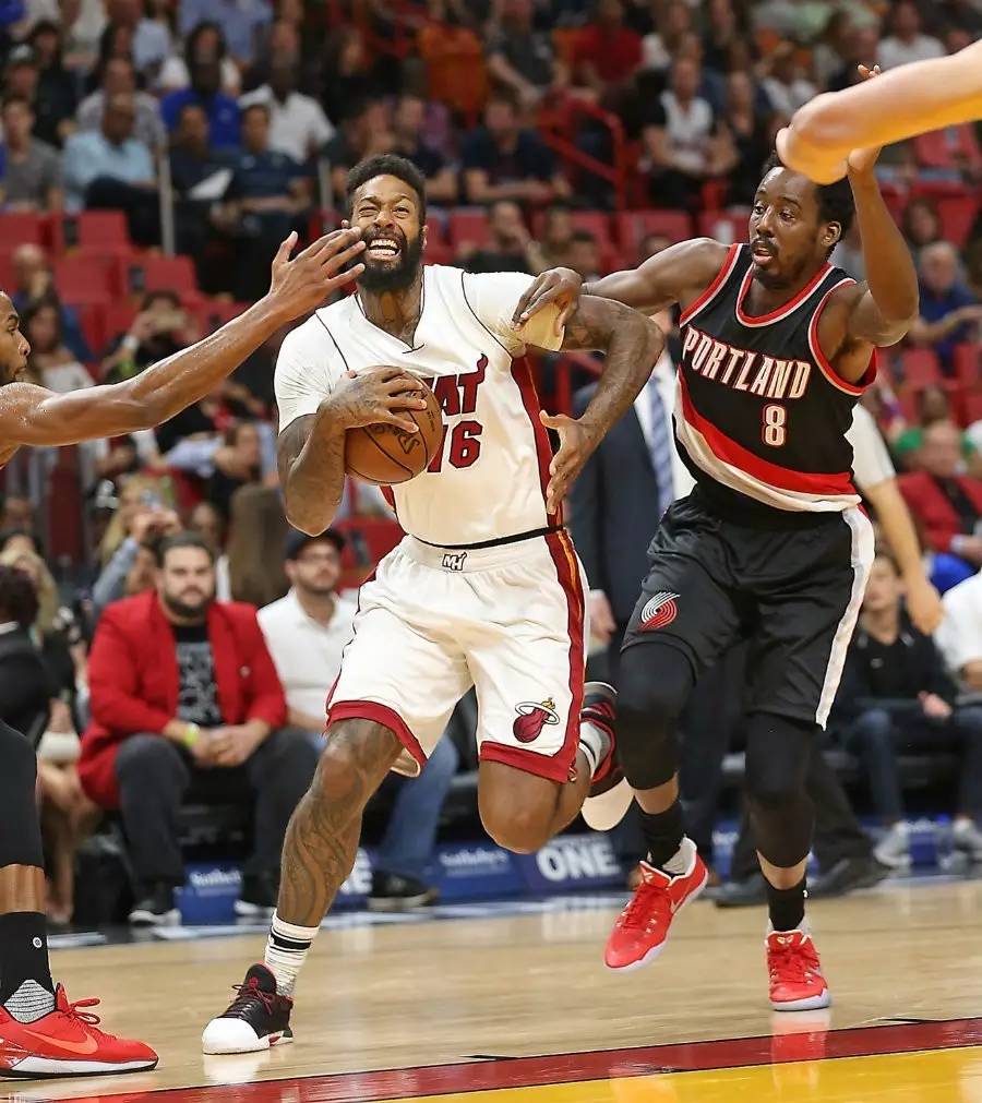 威廉姆斯轻取阿斯顿马丁，拉塞尔点燃赛场