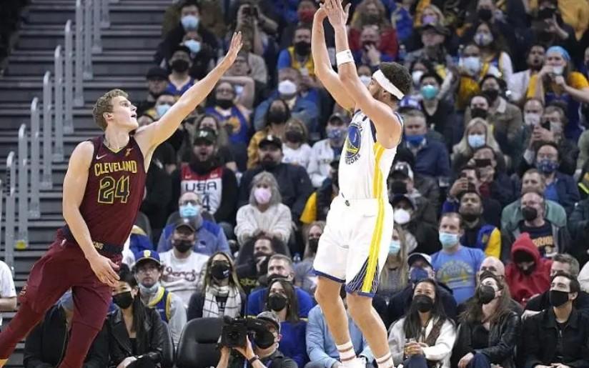 骑士完胜上海队，克莱刷新纪录